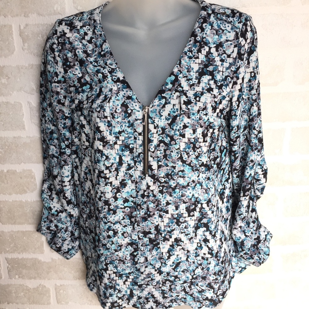 Candice floral Small shirt with button up sleeves and neat zipper